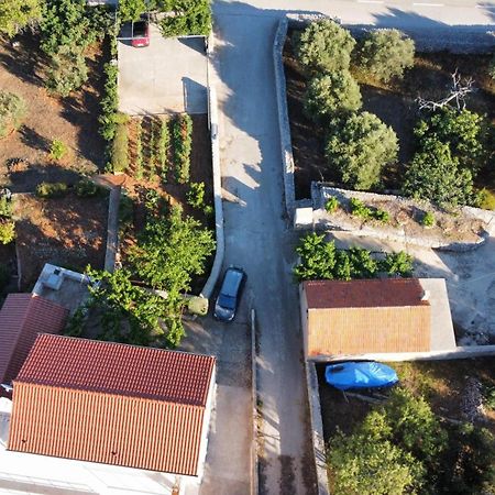 Betini Apartments - Authentic Island Escape Komiža Exterior foto
