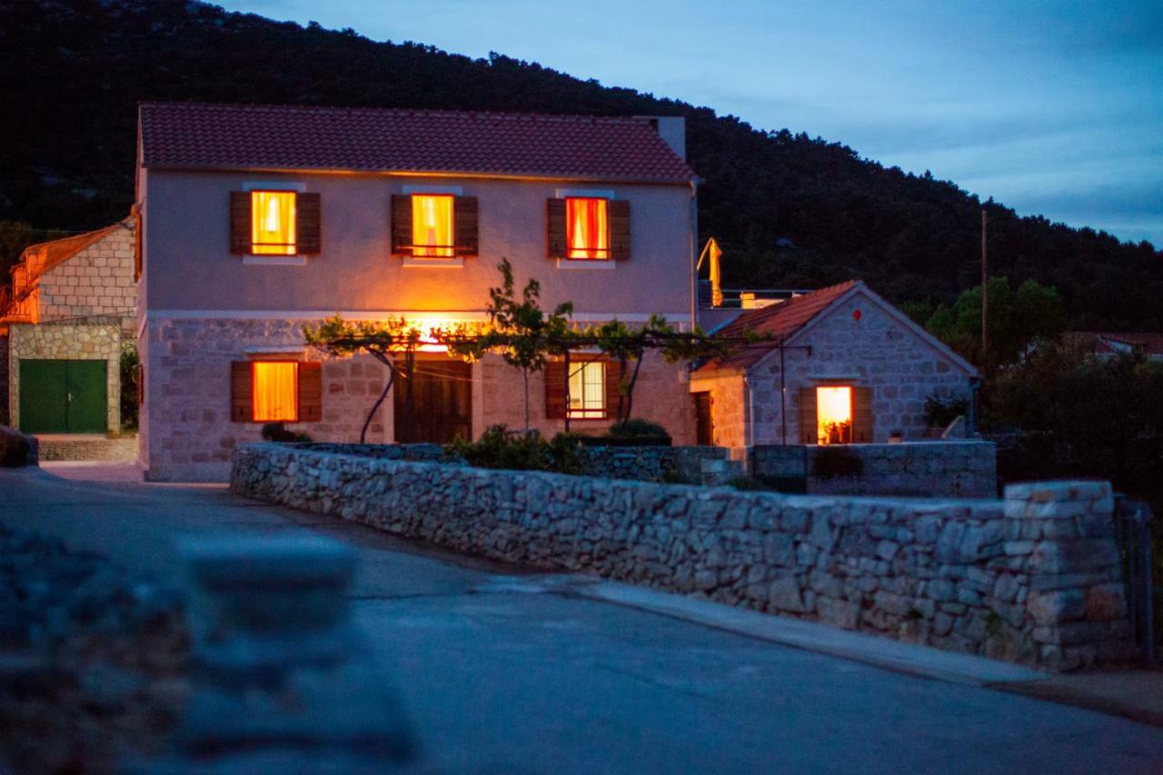 Betini Apartments - Authentic Island Escape Komiža Exterior foto